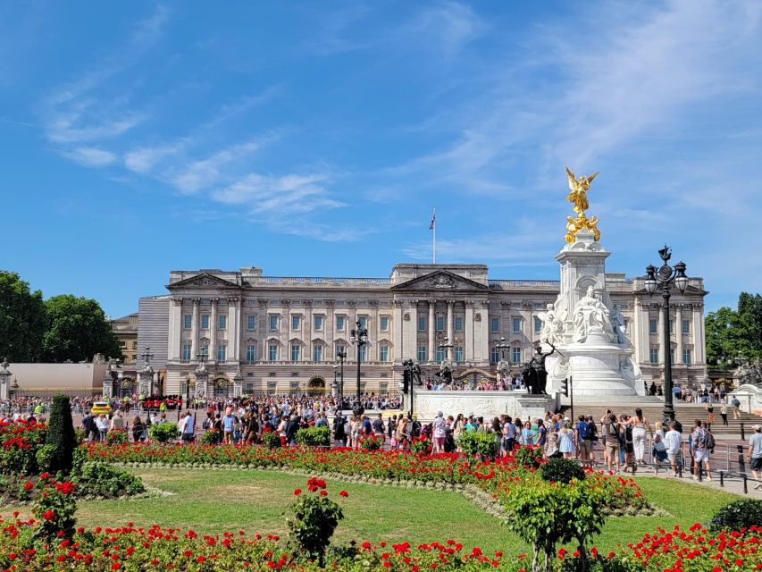 London: Royal Walking Tour and Buckingham Palace Audio Tour - Entering Buckingham Palace with a timed group entry