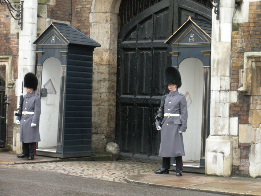 London's Hidden Treasures Tours by Black Taxi Cab - Lost graveyards and churches with unusual stories