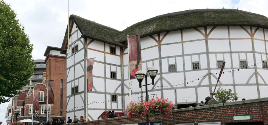 London: Self-Guided History City Tour with an App - London Wall and the crossing of Tower Bridge