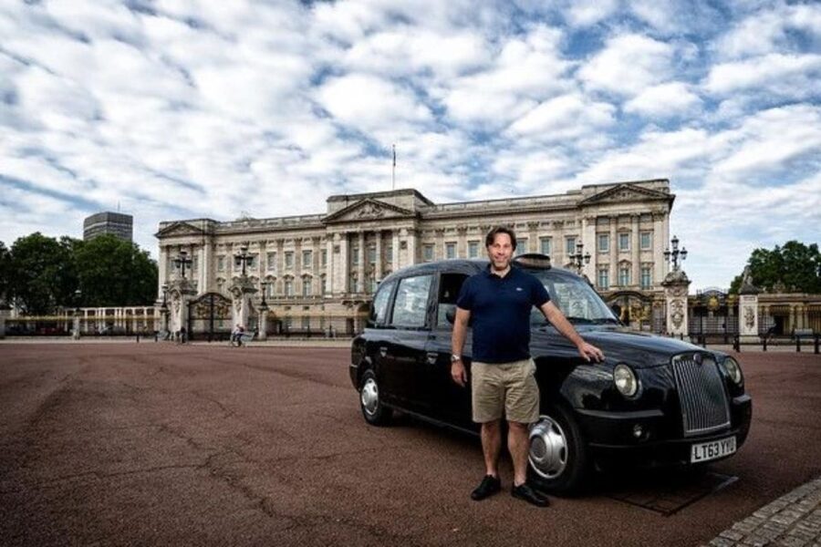 London: Sightseeing Black Cab Tour with Hotel Pickup - What happens during the three to four hours