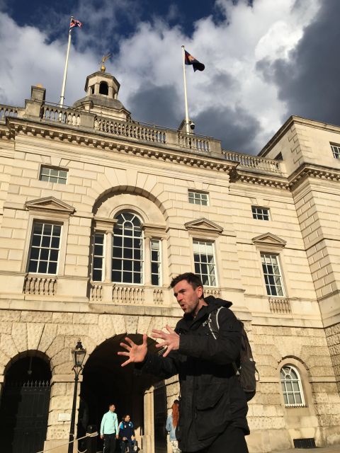 London: Sightseeing Tour - in clear, slow English - Meeting under the Ritz sign