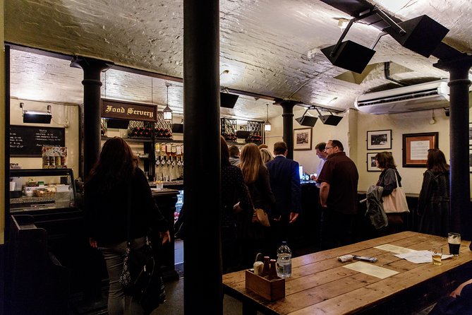 London Small Group Tour of Historical Pubs - Churches, courthouses, and Knights Templar stories