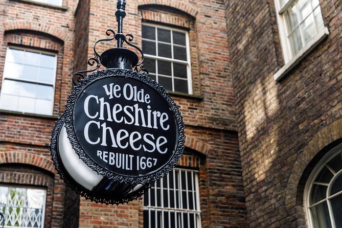 London Small Group Tour of Historical Pubs - The guides shape the afternoon