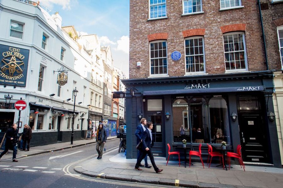 London Soho District - Guided Walking Tour 12 guests 2,5h - Starting beneath the Piccadilly Circus lights