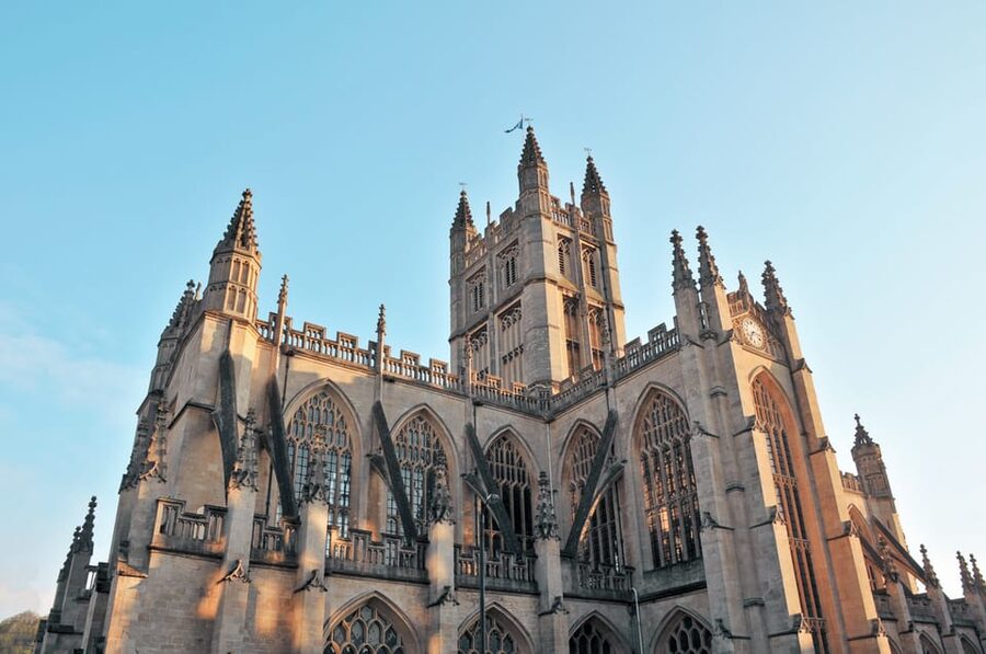 London: Stonehenge & Bath Day Trip with Optional Roman Baths - The coach ride and the risk of London traffic
