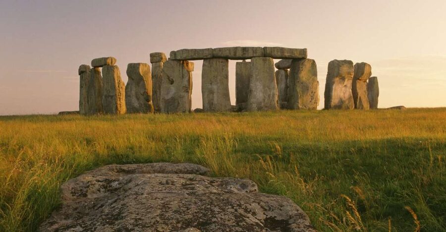 London: Stonehenge, Bath, Lacock, & Avebury Small Group Tour - A packed day into southwest England