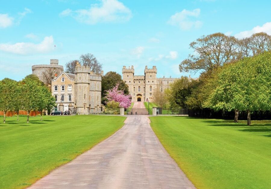 London: Stonehenge, Windsor, and Bath Day Trip by Bus - FAQ