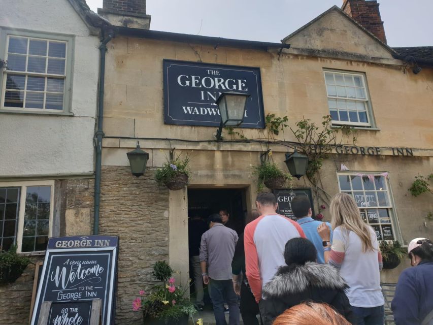 London: Stonehenge, Windsor Castle, Bath, Lacock & Pub Lunch - How the guides shape the experience