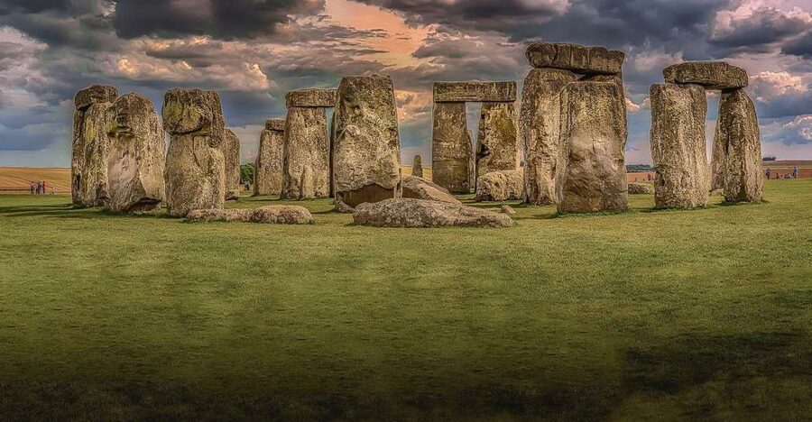 London to Southampton Cruise Terminal via Stonehenge - The executive coach ride to Wiltshire