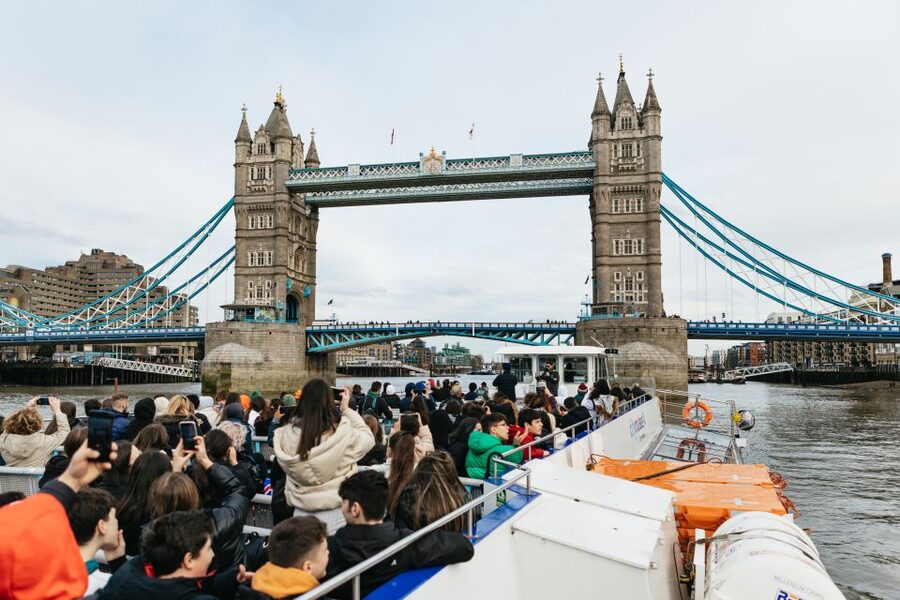 London: Tootbus Must-See Hop-On Hop-Off Bus Tour with Cruise - Why this bus tour works well in a spread-out city