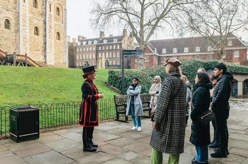 London: Tower of London Entry & Beefeater Private Audience - Entering the Tower before the biggest crowds