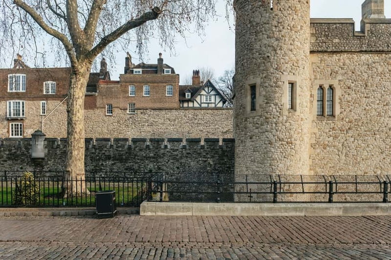 London: Tower of London Entry & Beefeater Private Audience - The Tower’s dark stories and royal power