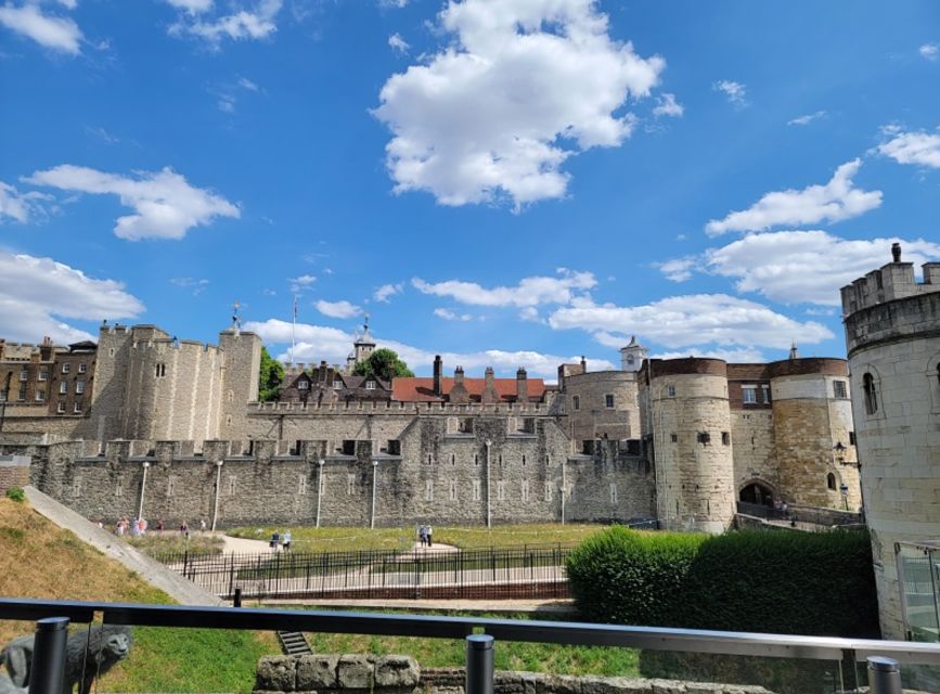 London: Tower of London Guided Tour with Boat Ride - Why the Tower of London makes a strong first stop