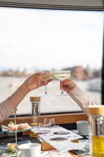 London: Traditional Afternoon Tea Tour in a Luxury Coach - Why the small group size matters