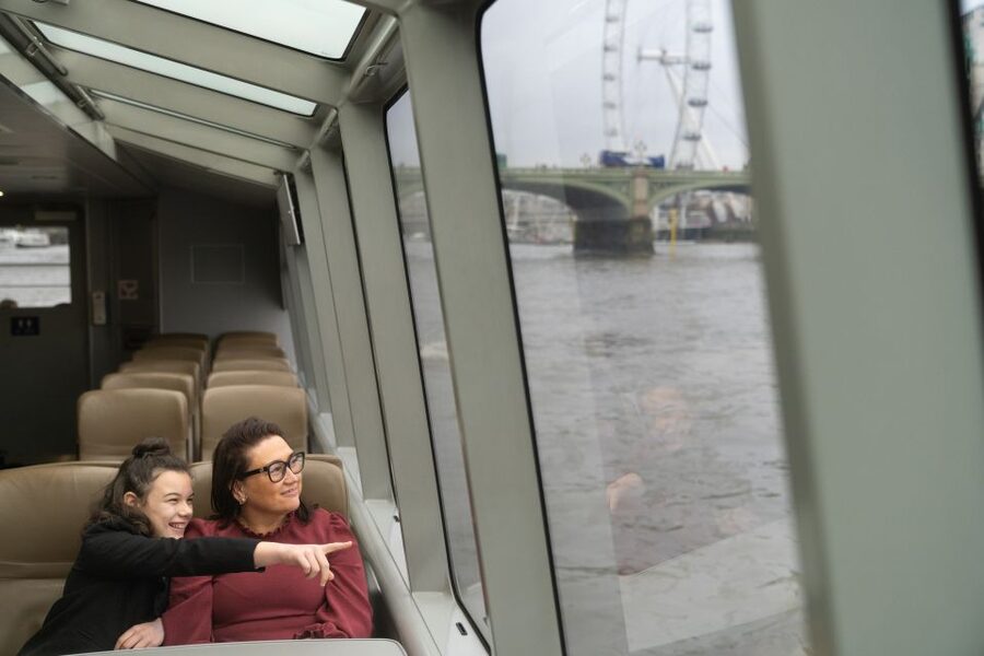 London: Uber Boat 1-Day Hop-On Hop-Off and Cable Car Tickets - What the boats are like during a full day