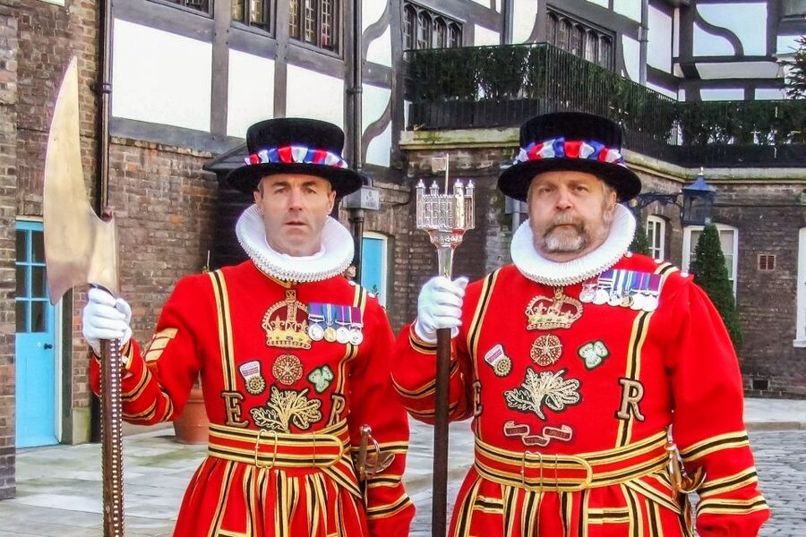 London: VIP Tower of London & Tower Bridge Early-Access Tour - The Jewel House and Crown Jewels