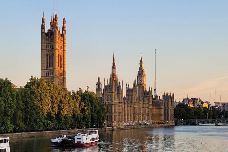 London Westminster Abbey French Tour with Fast-Track Tickets - Priority entry, and what it really means