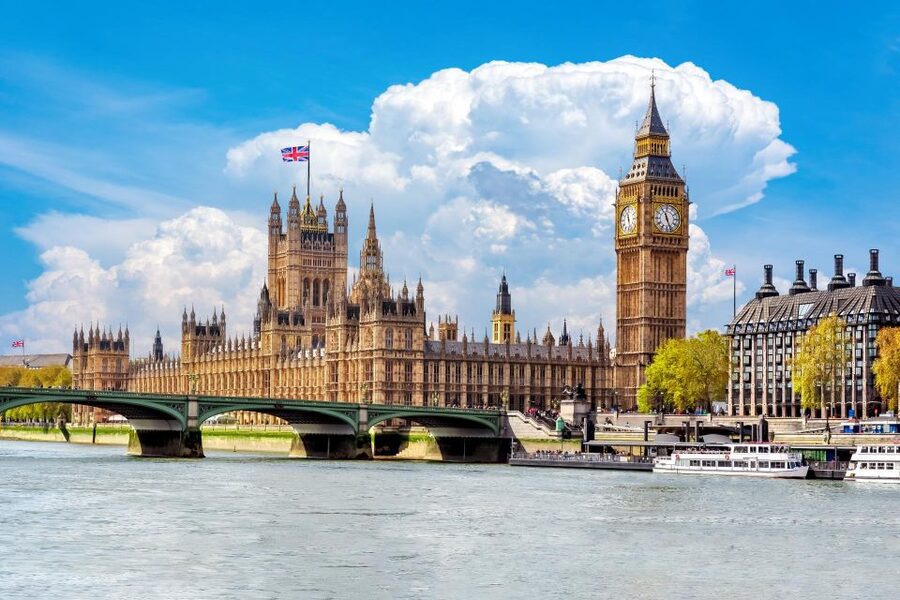 London Westminster Abbey French Tour with Fast-Track Tickets - St. James’s Palace and Jermyn Street