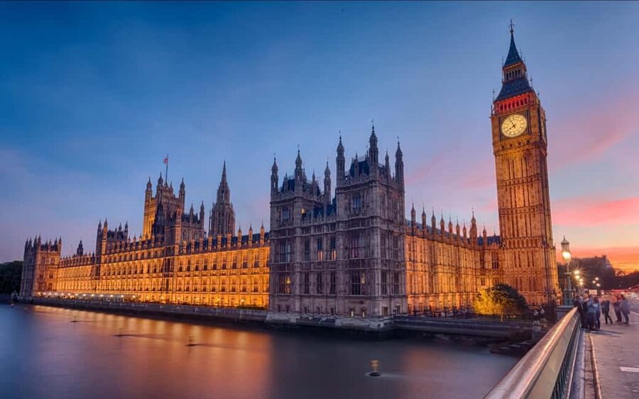 London: Westminster Abbey & Optional Parliament Tour - Meeting your guide at Dean’s Yard
