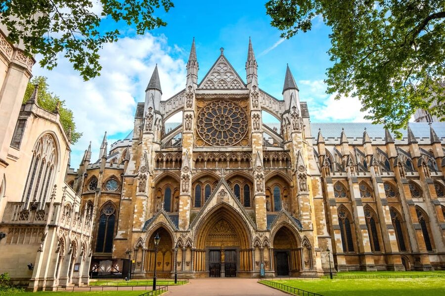 London: Westminster Abbey Priority Access & Guided City Tour - Buckingham Palace from the outside