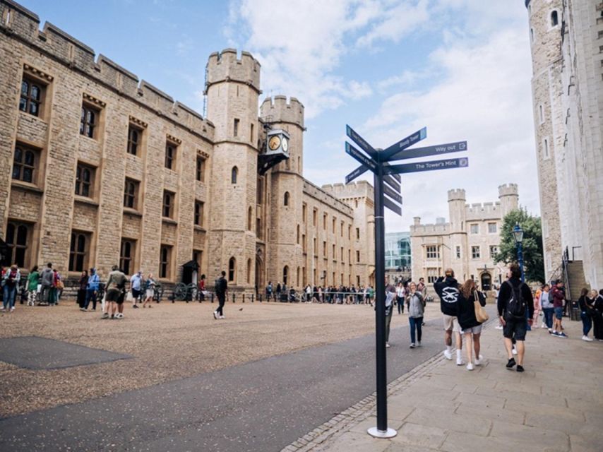 London: Westminster Abbey, Tower of London and Boat Tour - Lunch is a real break, not part of the ticket