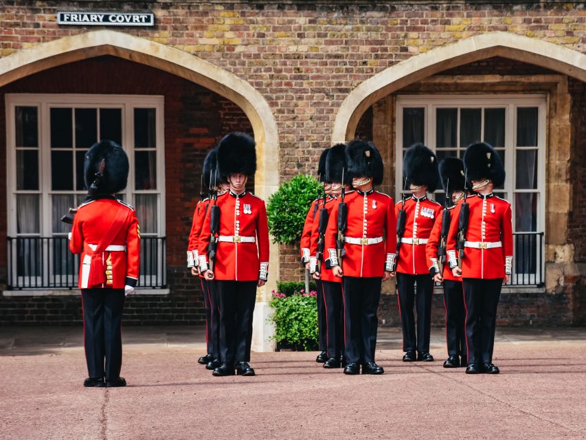 London: Westminster and Changing of the Guard Tour - Finishing around Trafalgar Square