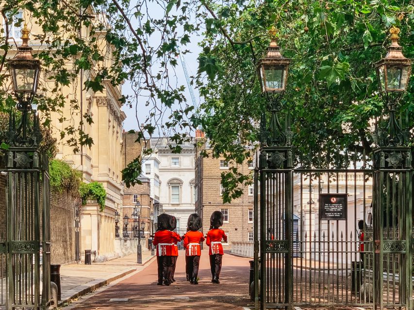 London: Westminster and Changing of the Guard Tour - 10 Downing Street and Whitehall