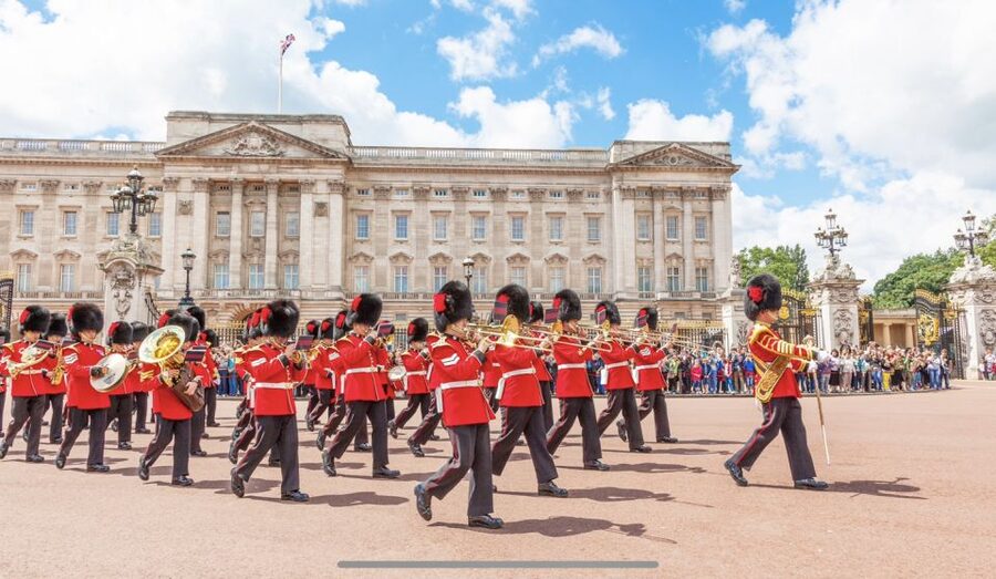 London: Westminster and Changing of the Guard Tour - Horse Guards Parade and the alternate ceremony