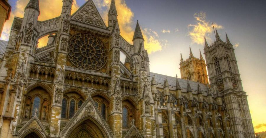 London: Westminster Walking Tour & Westminster Abbey Visit - Trafalgar Square and the royal route