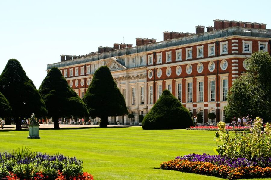 London: Windsor Castle & Henry VIII's Hampton Court Palace - Hampton Court Palace: Henry VIII’s Tudor showpiece