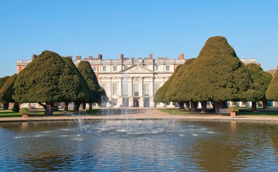 London: Windsor Castle & Henry VIII's Hampton Court Palace - Windsor Castle: an active royal residence