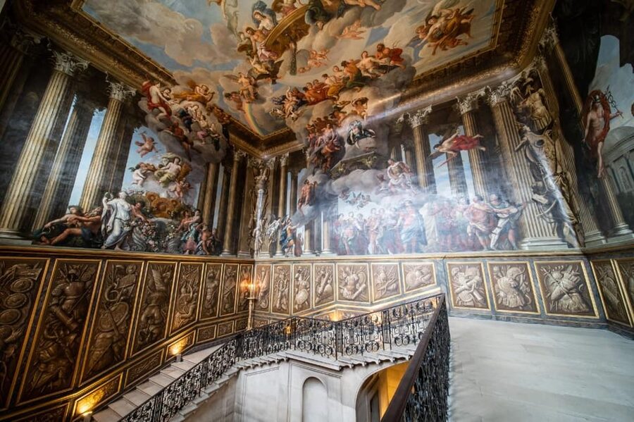 London: Windsor Castle & Henry VIII's Hampton Court Palace - How the guide shapes the day