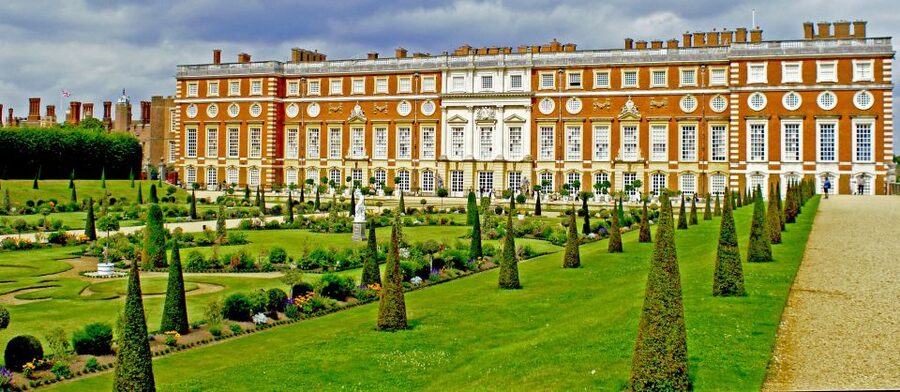 London: Windsor Castle & Henry VIII's Hampton Court Palace - Coach comfort, timing, and the Thames ride