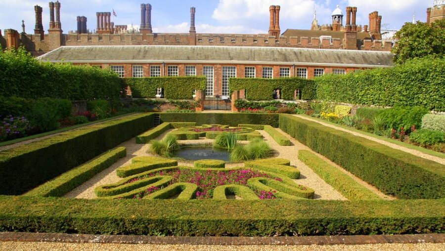 London: Windsor Castle & Henry VIII's Hampton Court Palace - Price, admissions, and practical choices