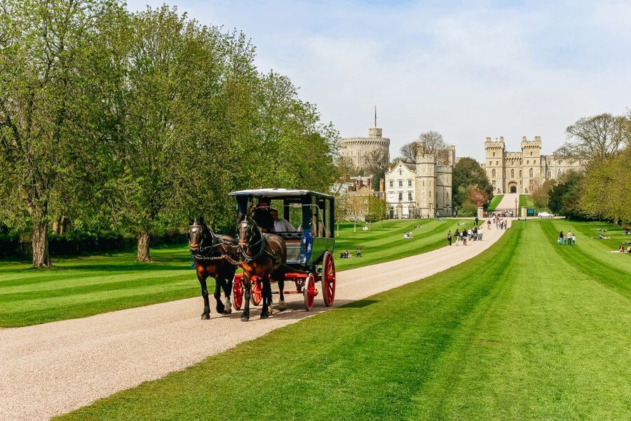 London: Windsor, Stonehenge, Bath, and Roman Baths Day Trip - Stonehenge and the unanswered questions