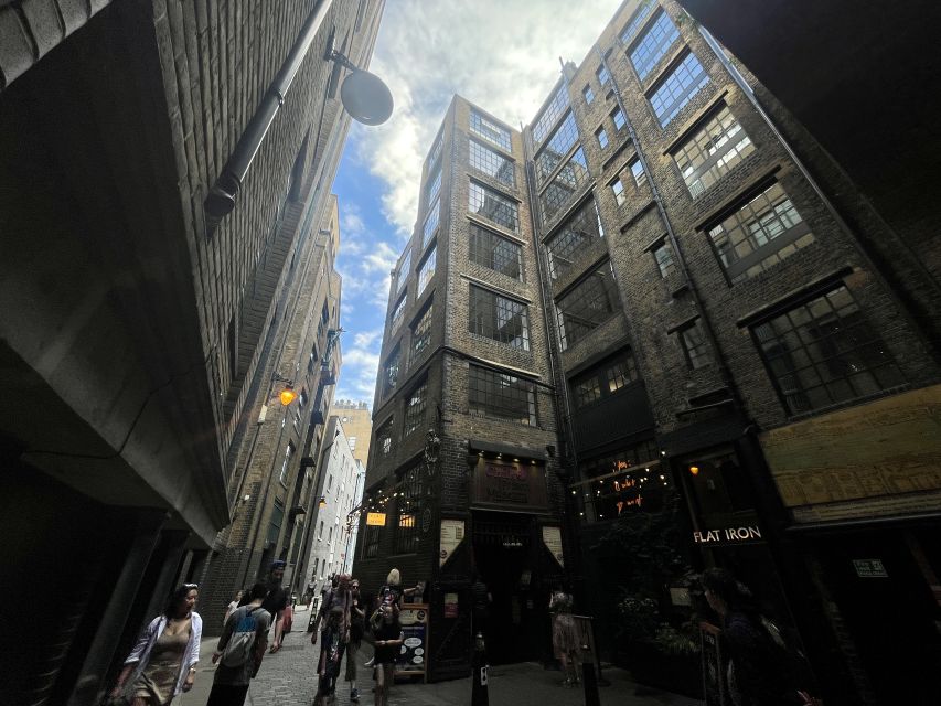 London: Witches and History Bankside Walking Tour - Meeting your guide at Southwark Viewpoint