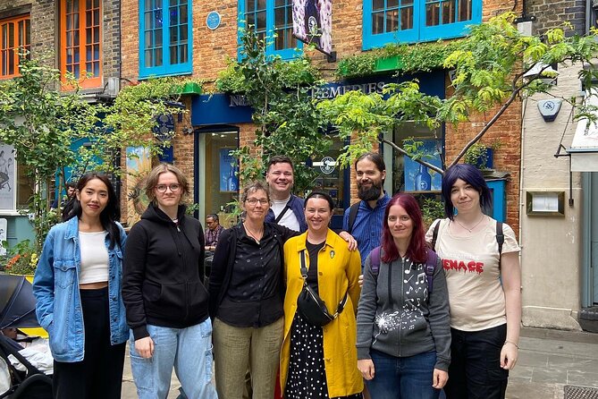 Misfits of Covent Garden Walking Tour - What guides bring to the experience