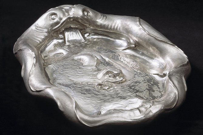 Private Guided Tour of The Victoria and Albert Museum - 3 Hour - The stories behind sculpture, jewelry, and decorative art