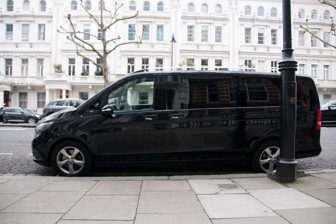 Private London Arrival Transfer - Airport to Hotel / Accommodation - A simple landing after a long flight