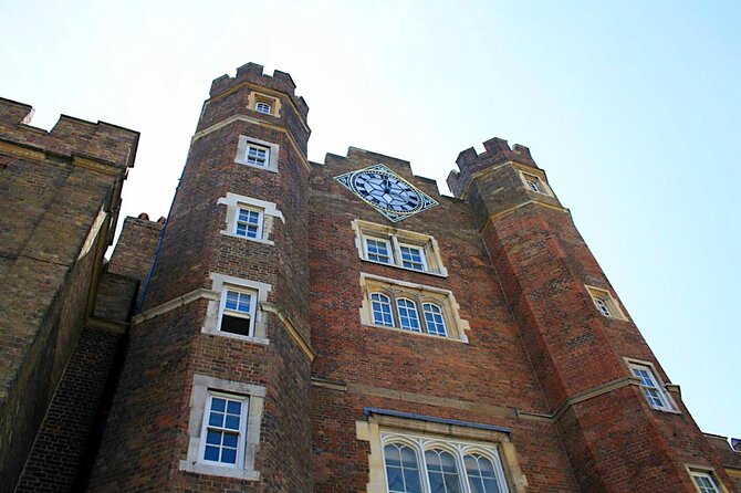 Royal Historic Pubs Walking Guided Tour in London - Why this London pub walk feels different