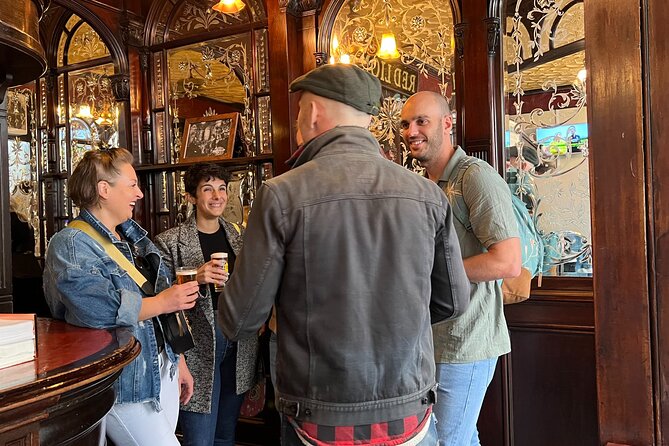 Royal Historic Pubs Walking Guided Tour in London - Guides who make the difference