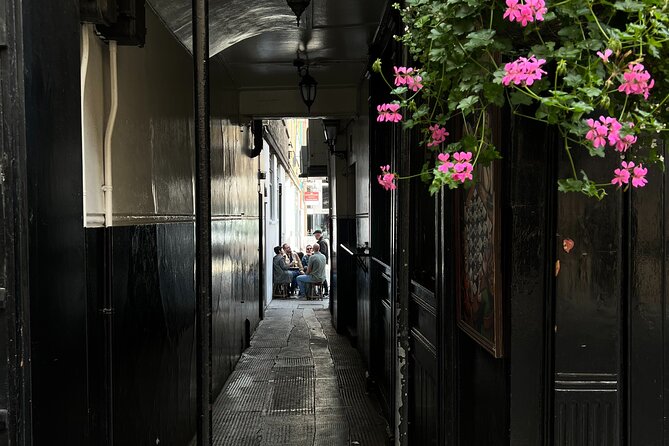 Royal Historic Pubs Walking Guided Tour in London - Who will enjoy this most