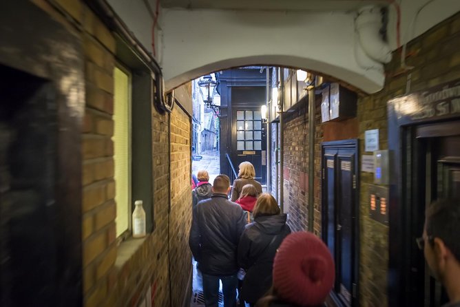 Secret Walking Tour of Central London - Admiralty Arch and Wellington’s nose