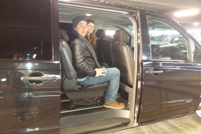 Shared Arrival Transfer London Airport to Hotel Accommodation - The First 30 Minutes: Waiting, Bags, and Delays