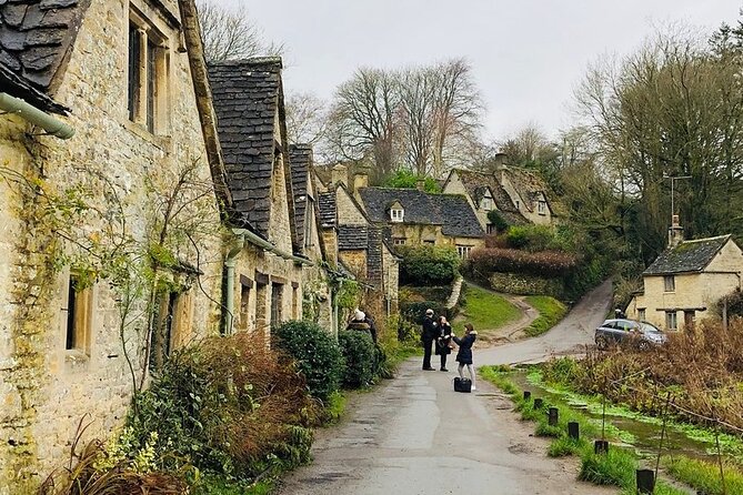 Small-Group Cotswolds Tour (From London) - The vehicle, roads, and pace