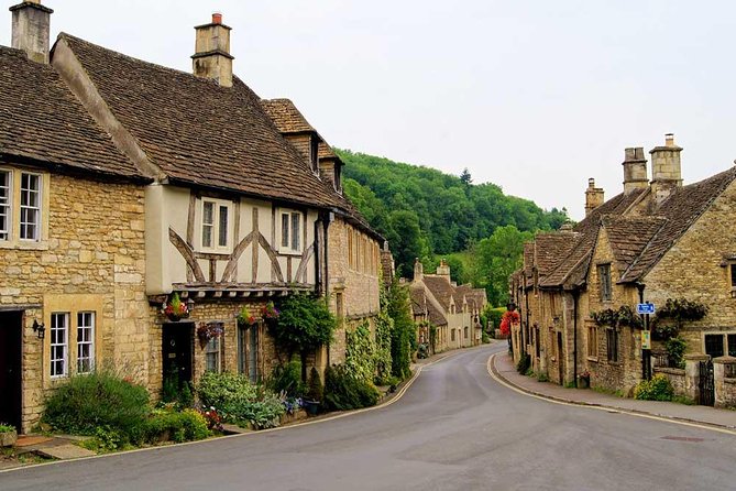 Small Group Cotswolds Village, Stonehenge and Bath Tour from London - The small coach makes the long return easier