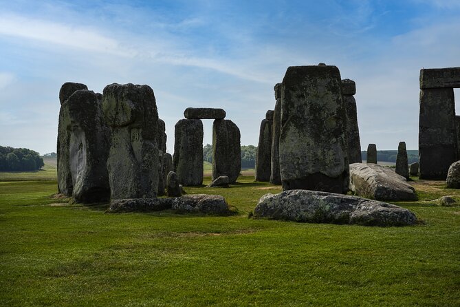 Small-Group Day Trip to Stonehenge, Bath and Windsor from London - Three famous places packed into one English day