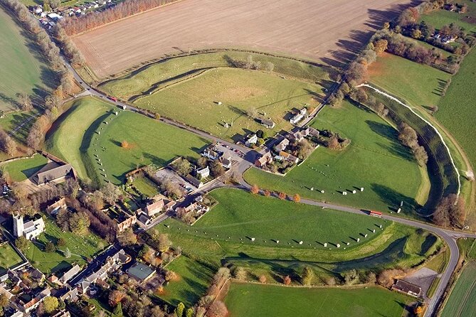 Stonehenge and The Stone Circles of Avebury Day Trip from London - The guide can shape the whole day