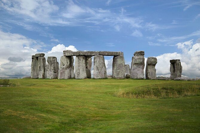 Stonehenge, Windsor Castle and Bath Full Day Guided Tour - Windsor Castle: royal rooms, a chapel, and a tight clock
