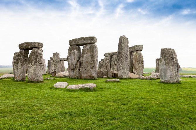 Stonehenge, Windsor Castle and Bath with Pub Lunch in Lacock - Why this full-day route works
